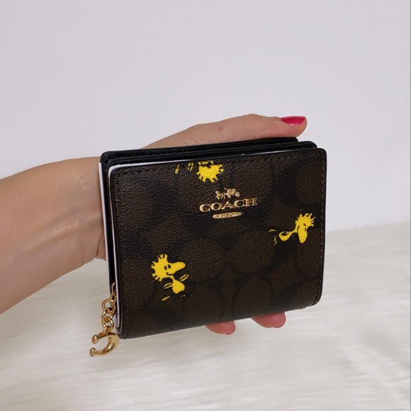 New💃Coach X Peanuts Snap Wallet In Signature Canvas With Woodstock Print - Picture 2 of 7